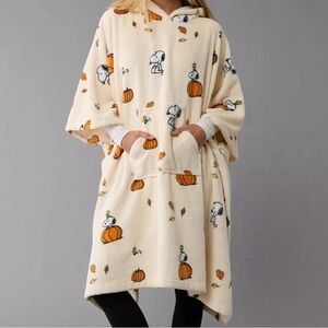 American Eagle Peanuts Snoopy Wearable Blanket Poncho